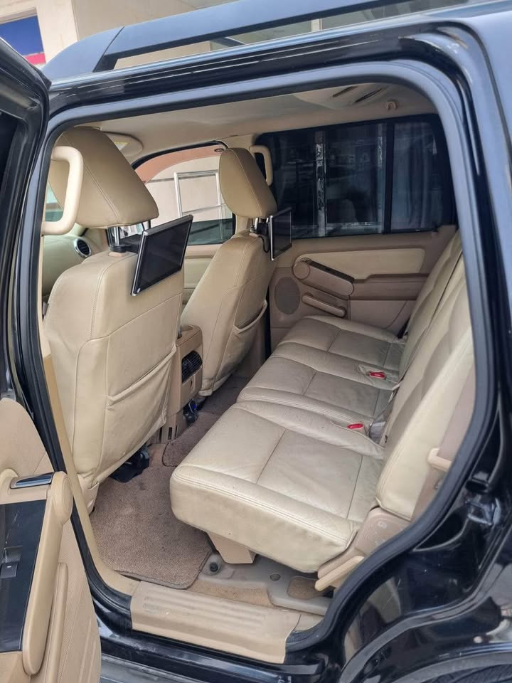 Ford Explorer XLT V6