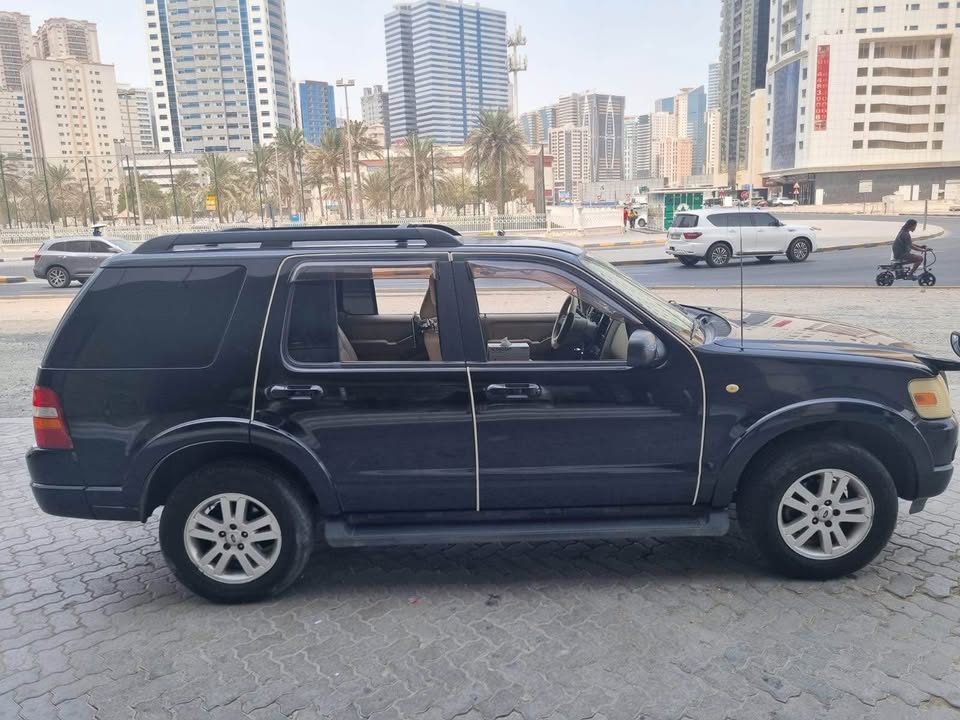 Ford Explorer XLT V6